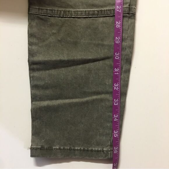 BDG Olive Green Mid-Rise Slim Fit Cargo Pants Size 26 NWT - Picture 9 of 12